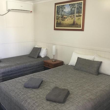 Charleville Waltzing Matilda Motor Inn Экстерьер фото