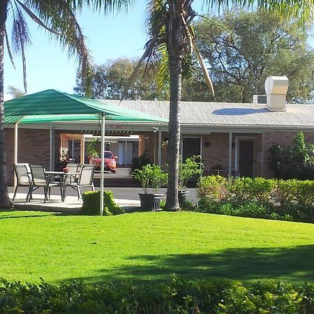 Charleville Waltzing Matilda Motor Inn Экстерьер фото