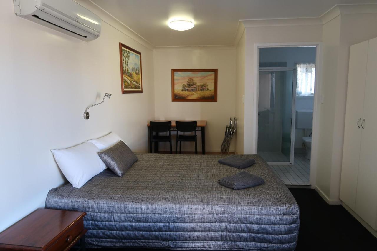 Charleville Waltzing Matilda Motor Inn Экстерьер фото
