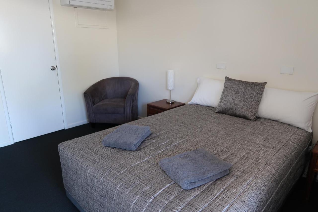 Charleville Waltzing Matilda Motor Inn Экстерьер фото