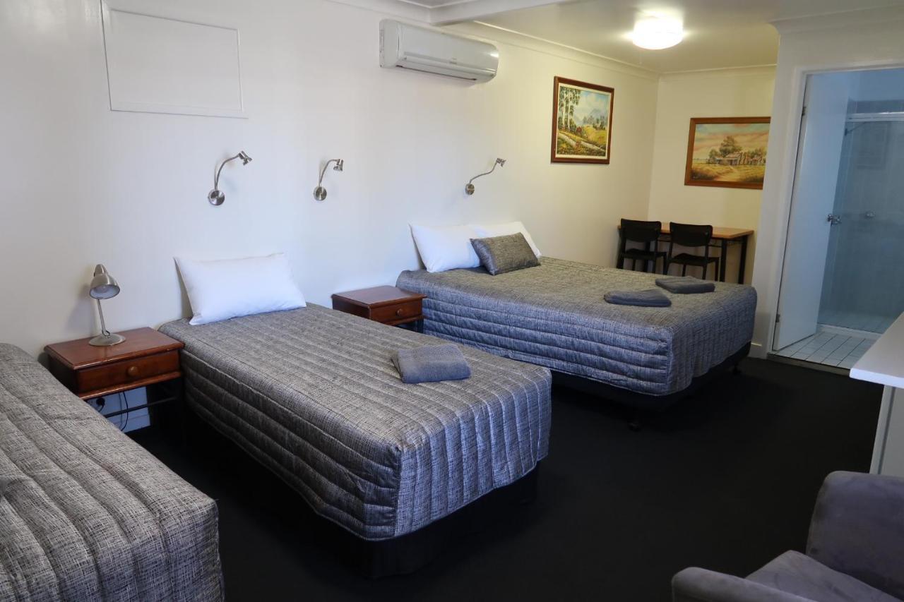 Charleville Waltzing Matilda Motor Inn Экстерьер фото