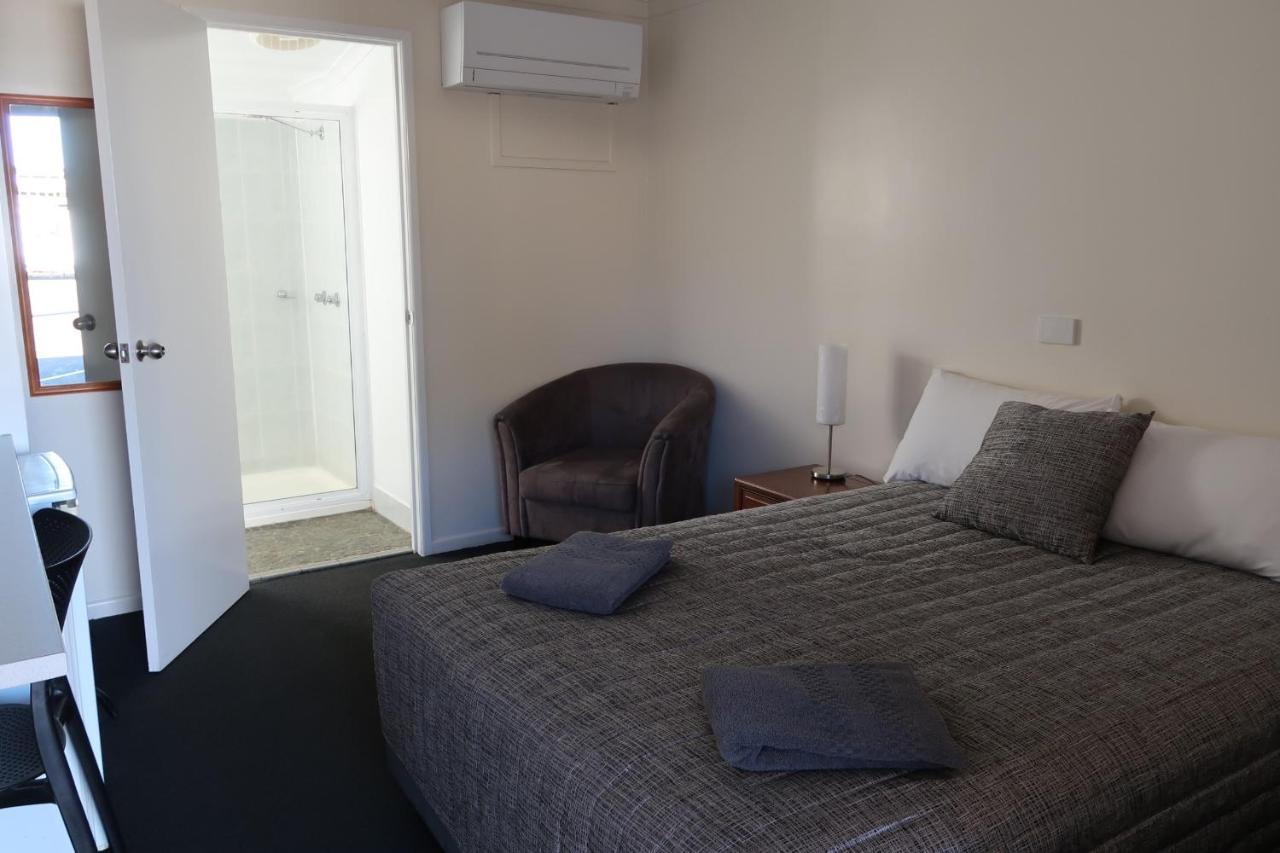 Charleville Waltzing Matilda Motor Inn Экстерьер фото