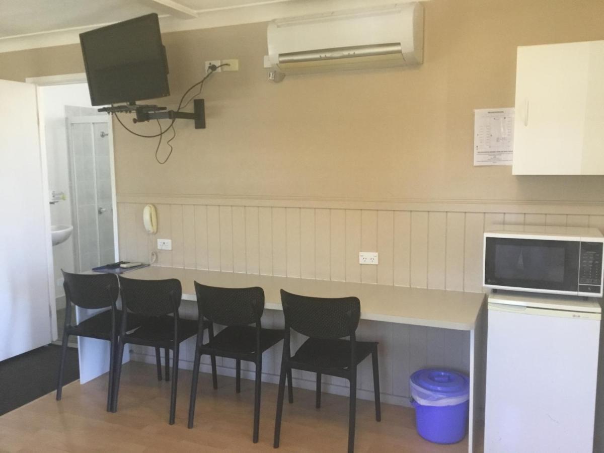 Charleville Waltzing Matilda Motor Inn Экстерьер фото
