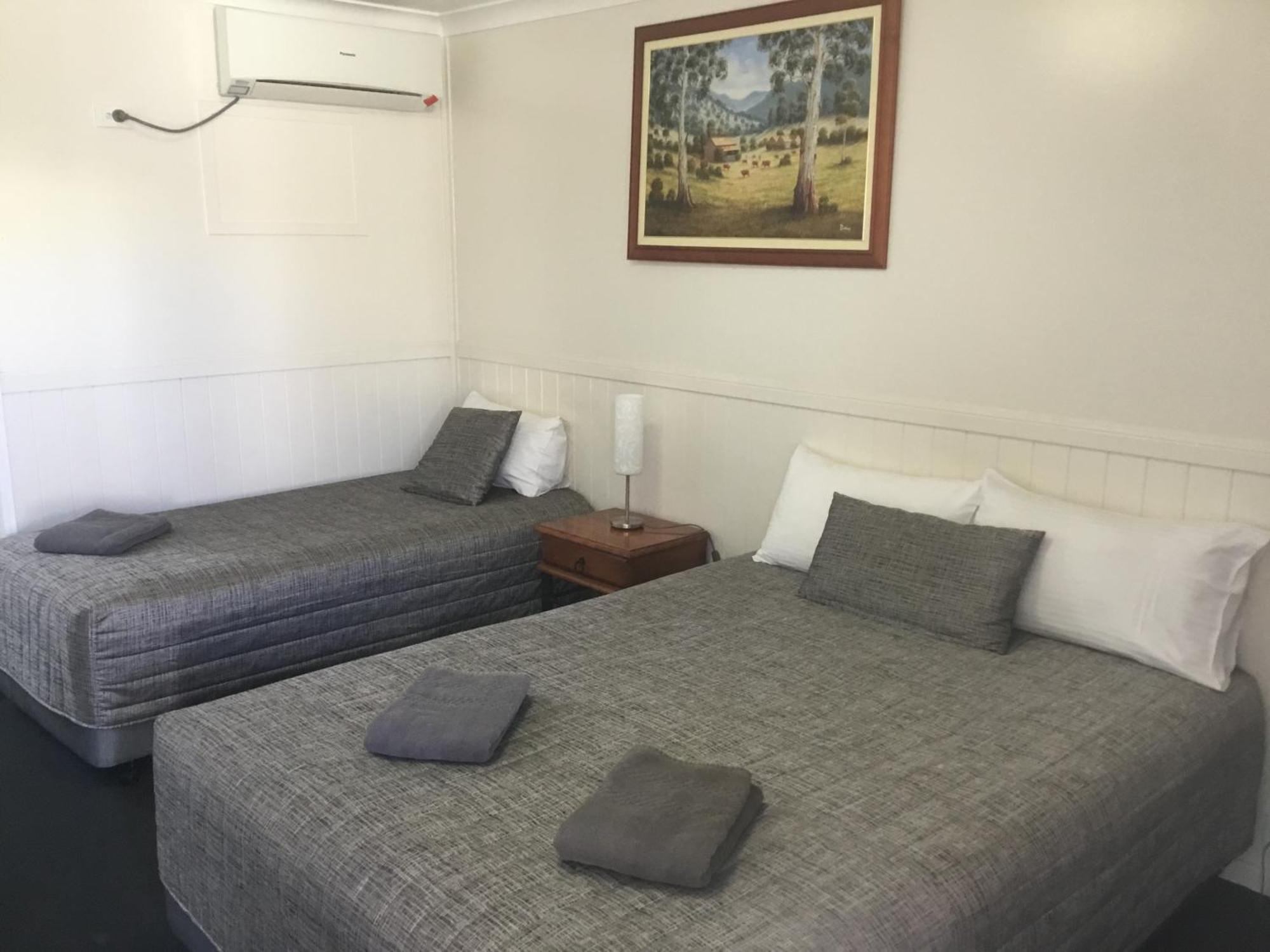 Charleville Waltzing Matilda Motor Inn Экстерьер фото