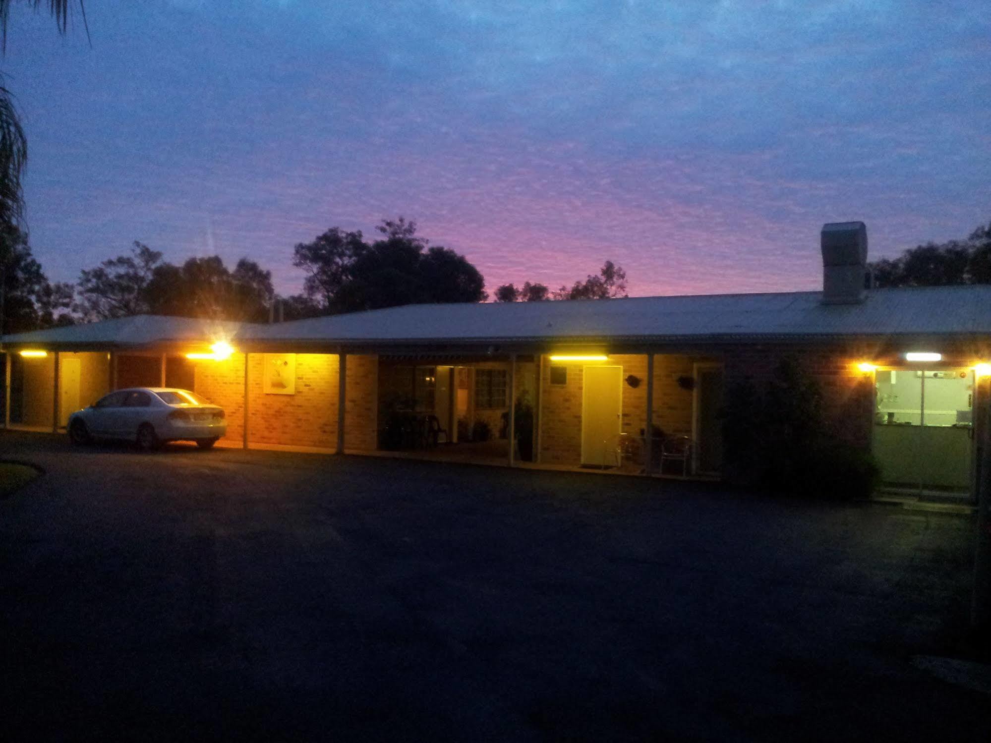 Charleville Waltzing Matilda Motor Inn Экстерьер фото